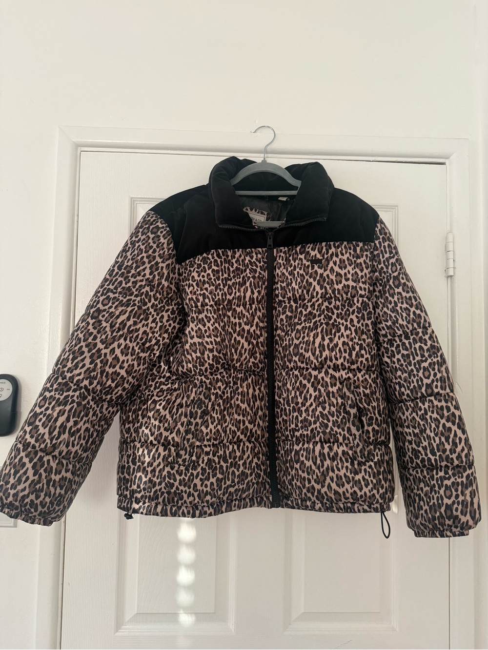 Levi’s Leopard Puffer Jacket | Size XL | Full Zip Quilted Coat